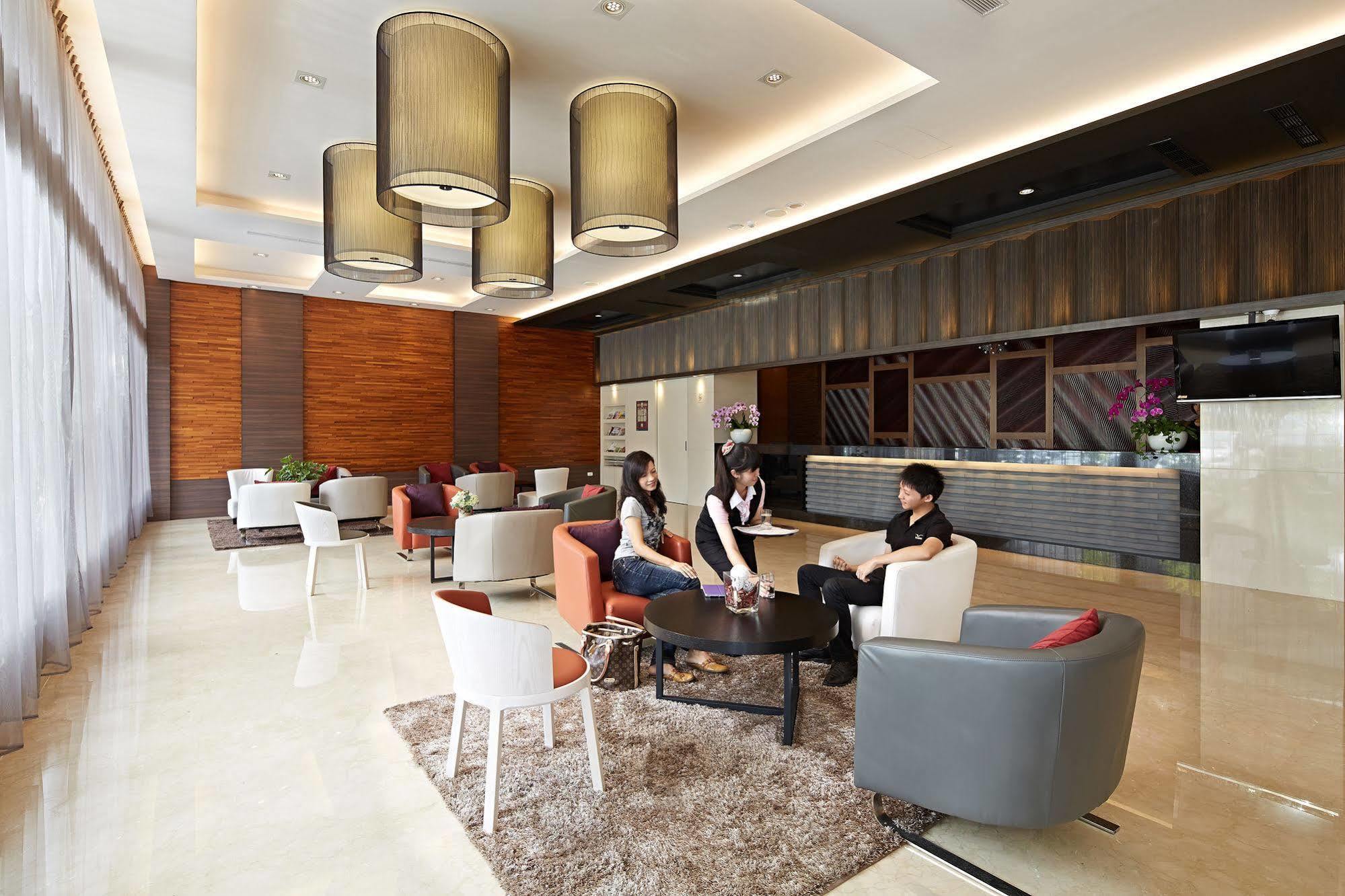 Guanko Hotel Chiayi City Exterior photo