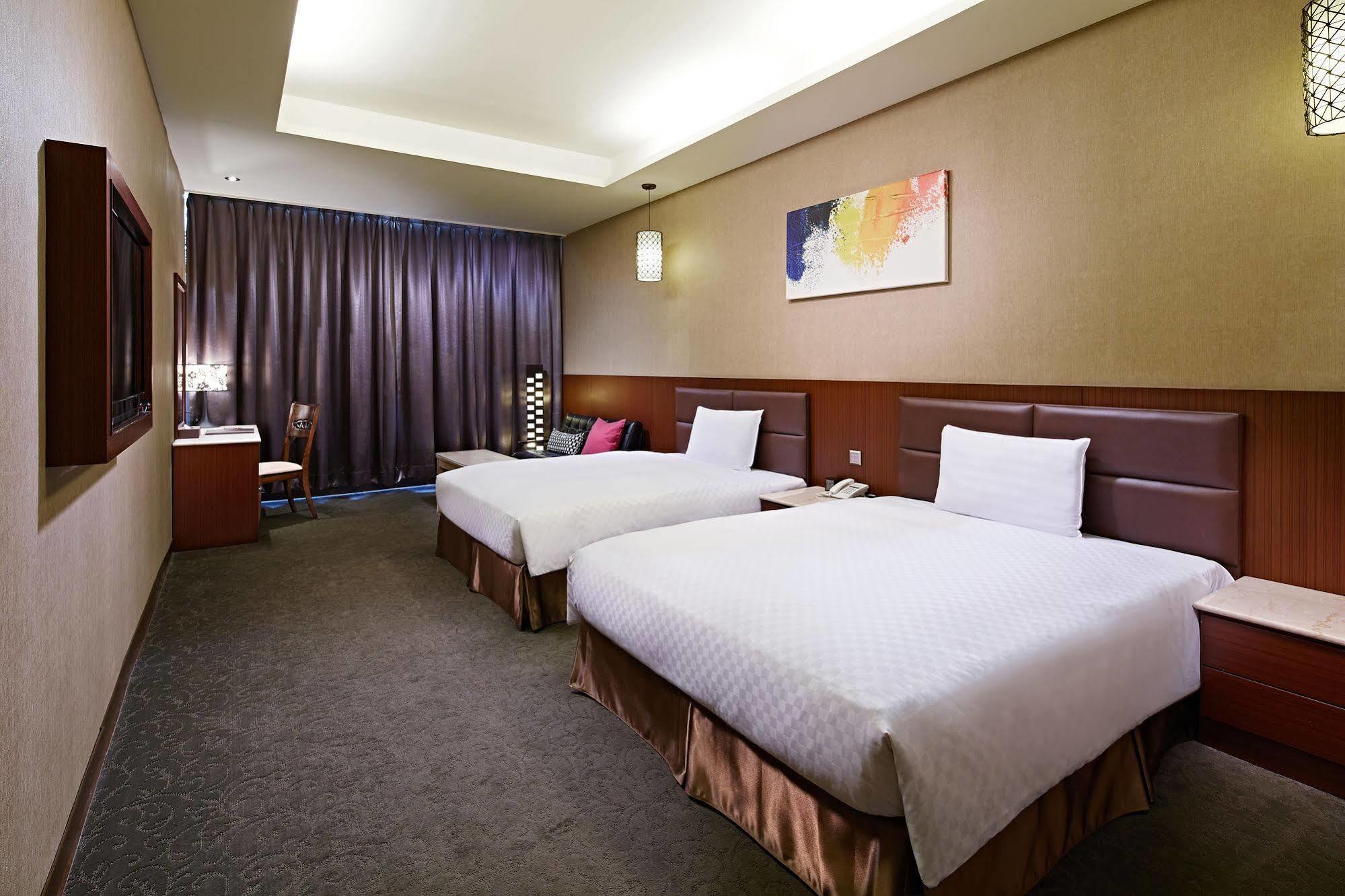 Guanko Hotel Chiayi City Exterior photo
