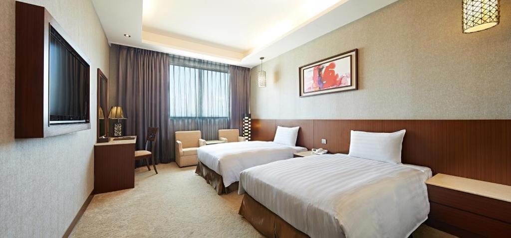 Guanko Hotel Chiayi City Exterior photo